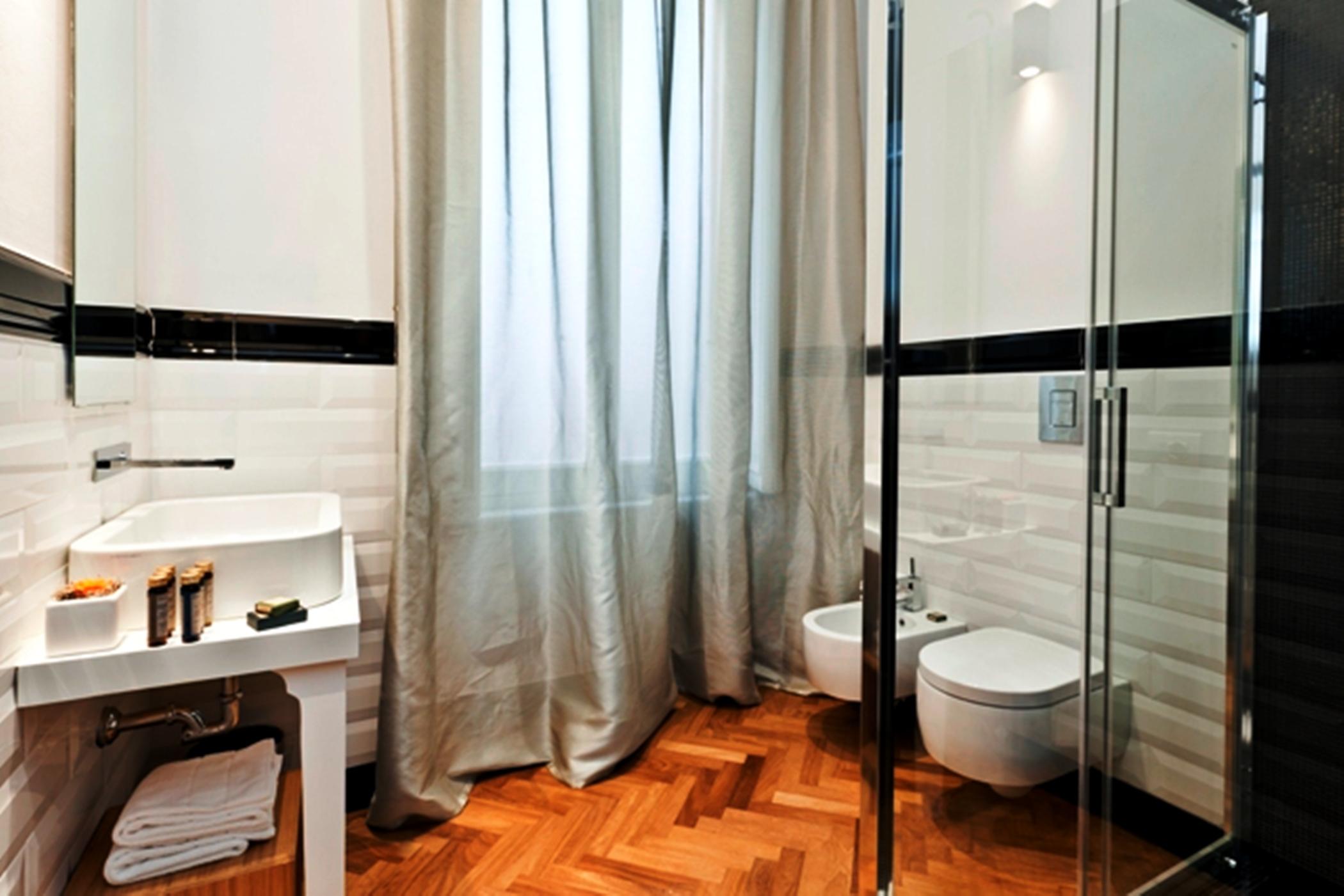 Vanity Navona Rom