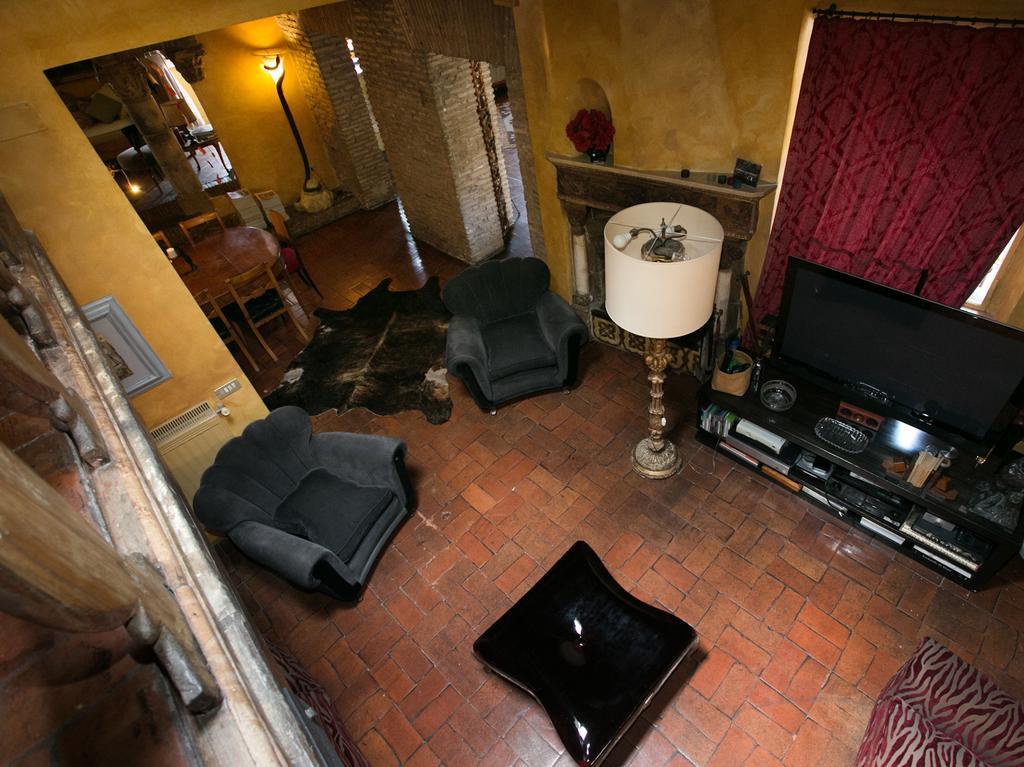 The Trastevere Painter Penthouse * Roma