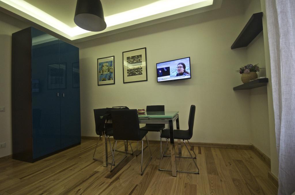 Piramide House
