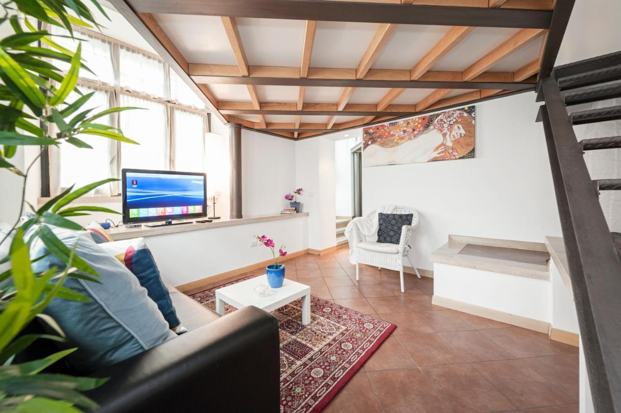 Inviting 3-bed In 4mins To Colosseo Apartamento Roma