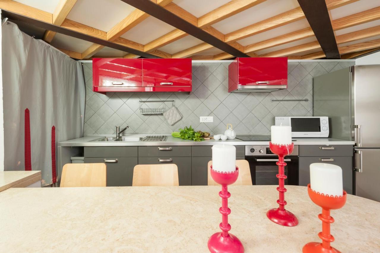 Apartamento Inviting 3-bed In 4mins To Colosseo Roma