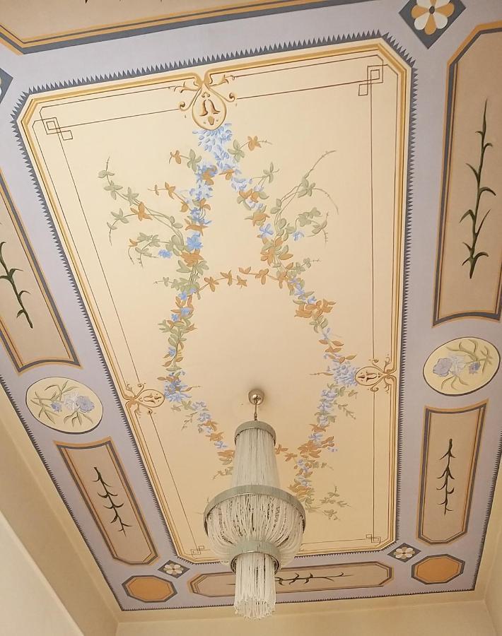 19th Century Fresco Flat Close To The Colosseum