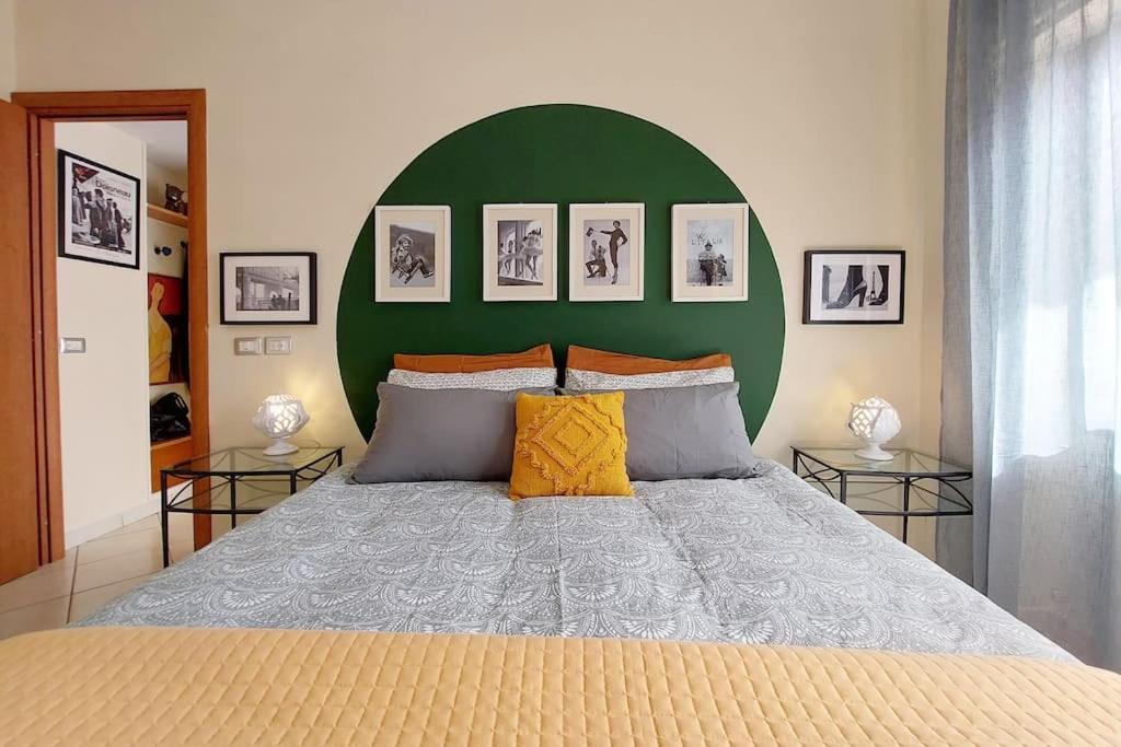 Relax With 2 Balconies - 2 Bedroom Flat, 3rd Floor With Lift, High Comfort, Quite, A Walk From Urban Train Station Gemelli And Metro A Stops Battistini & Cornelia Connecting To Center In 20 Minutes, 2 Steps From Bus Stop, Cycle Path, Groceries Leilighet