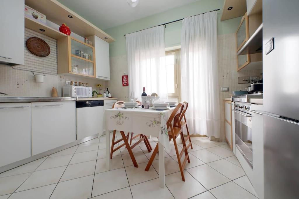 Relax With 2 Balconies - 2 Bedroom Flat, 3rd Floor With Lift, High Comfort, Quite, A Walk From Urban Train Station Gemelli And Metro A Stops Battistini & Cornelia Connecting To Center In 20 Minutes, 2 Steps From Bus Stop, Cycle Path, Groceries Roma