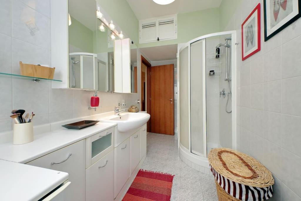 Relax With 2 Balconies - 2 Bedroom Flat, 3rd Floor With Lift, High Comfort, Quite, A Walk From Urban Train Station Gemelli And Metro A Stops Battistini & Cornelia Connecting To Center In 20 Minutes, 2 Steps From Bus Stop, Cycle Path, Groceries Roma