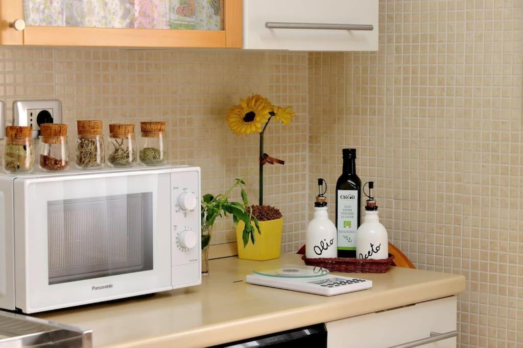 Relax With 2 Balconies - 2 Bedroom Flat, 3rd Floor With Lift, High Comfort, Quite, A Walk From Urban Train Station Gemelli And Metro A Stops Battistini & Cornelia Connecting To Center In 20 Minutes, 2 Steps From Bus Stop, Cycle Path, Groceries *