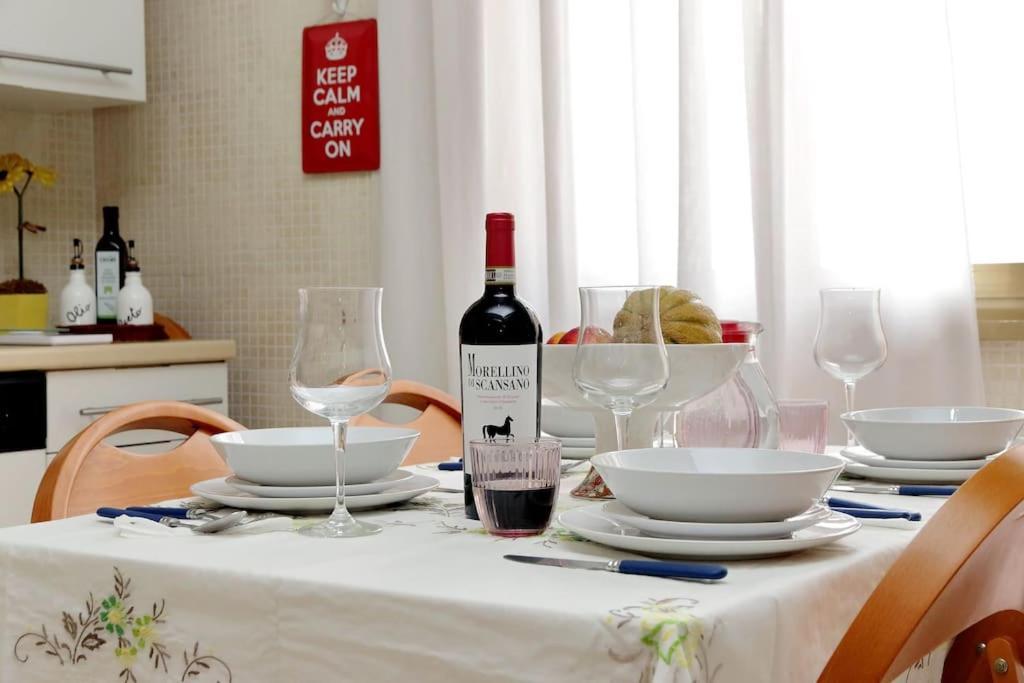 Leilighet Relax With 2 Balconies - 2 Bedroom Flat, 3rd Floor With Lift, High Comfort, Quite, A Walk From Urban Train Station Gemelli And Metro A Stops Battistini & Cornelia Connecting To Center In 20 Minutes, 2 Steps From Bus Stop, Cycle Path, Groceries