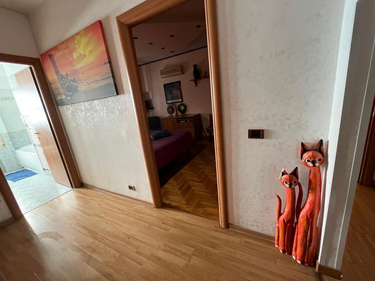 Julias Domus, T Apartment, Metro C Apartamento