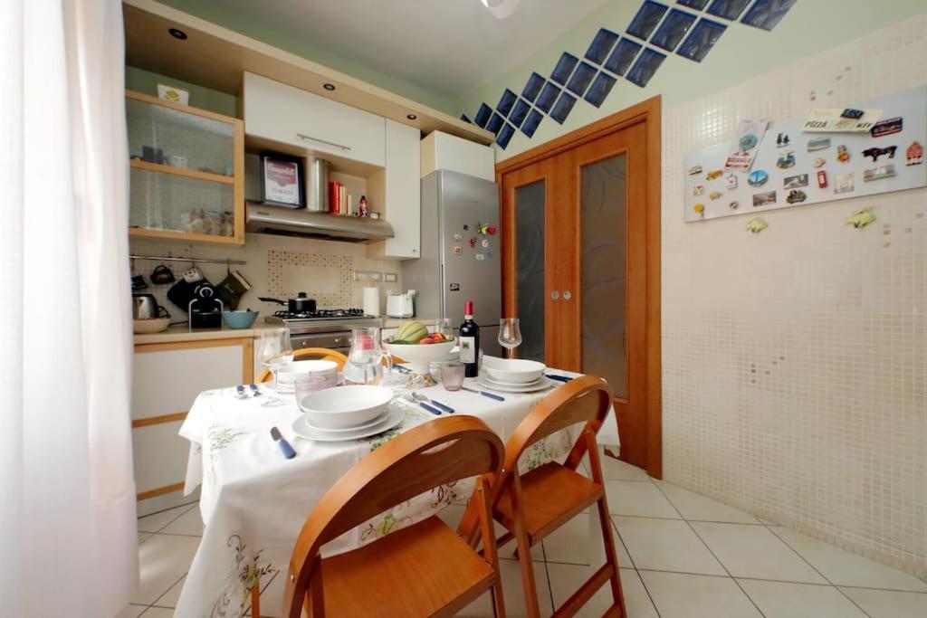 Relax With 2 Balconies - 2 Bedroom Flat, 3rd Floor With Lift, High Comfort, Quite, A Walk From Urban Train Station Gemelli And Metro A Stops Battistini & Cornelia Connecting To Center In 20 Minutes, 2 Steps From Bus Stop, Cycle Path, Groceries Leilighet Roma