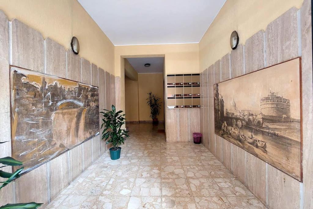 Leilighet Relax With 2 Balconies - 2 Bedroom Flat, 3rd Floor With Lift, High Comfort, Quite, A Walk From Urban Train Station Gemelli And Metro A Stops Battistini & Cornelia Connecting To Center In 20 Minutes, 2 Steps From Bus Stop, Cycle Path, Groceries