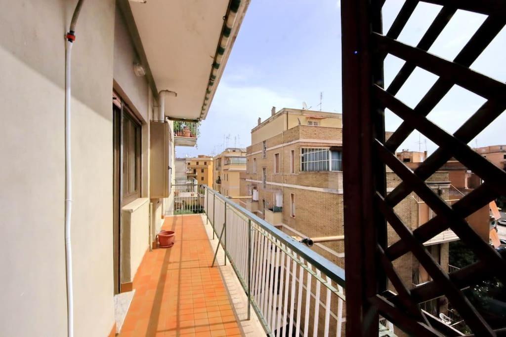 Relax With 2 Balconies - 2 Bedroom Flat, 3rd Floor With Lift, High Comfort, Quite, A Walk From Urban Train Station Gemelli And Metro A Stops Battistini & Cornelia Connecting To Center In 20 Minutes, 2 Steps From Bus Stop, Cycle Path, Groceries