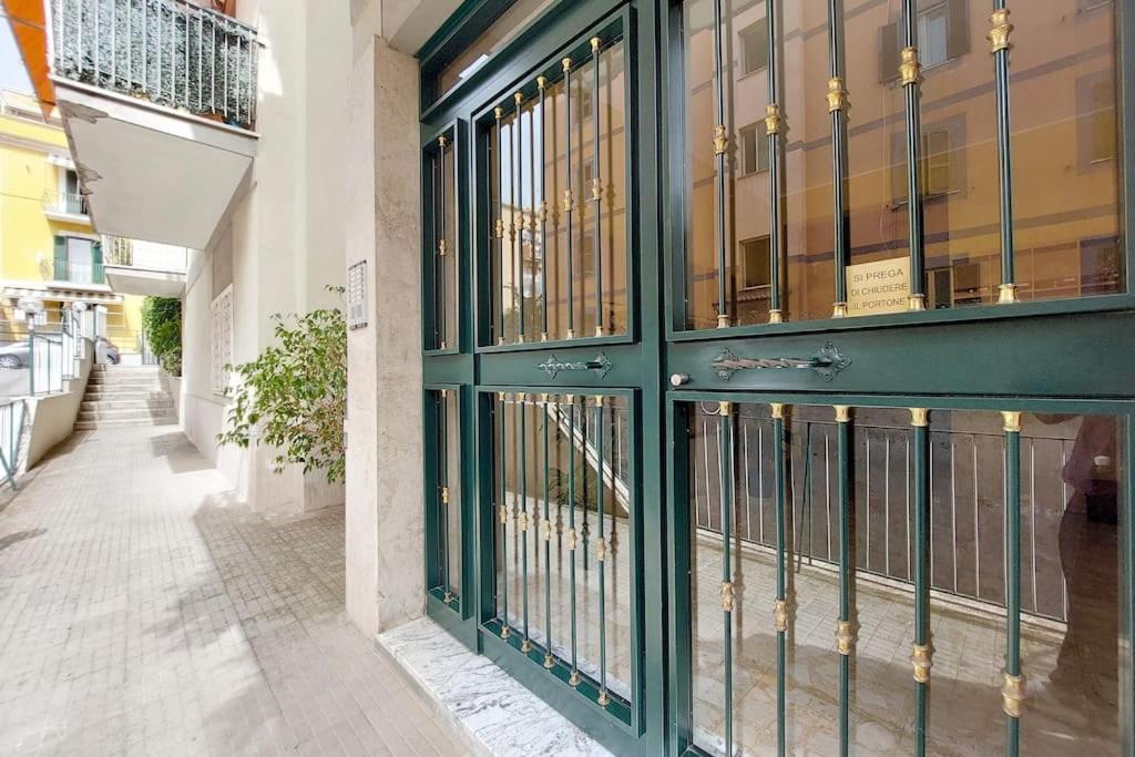 Relax With 2 Balconies - 2 Bedroom Flat, 3rd Floor With Lift, High Comfort, Quite, A Walk From Urban Train Station Gemelli And Metro A Stops Battistini & Cornelia Connecting To Center In 20 Minutes, 2 Steps From Bus Stop, Cycle Path, Groceries Leilighet Roma