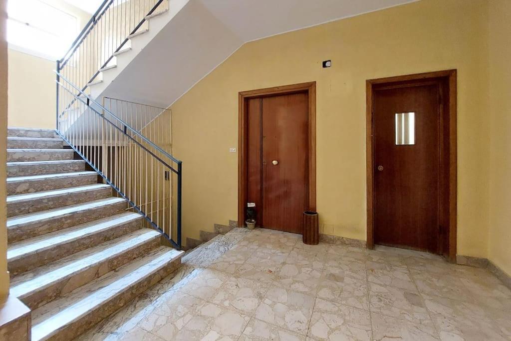 Leilighet Relax With 2 Balconies - 2 Bedroom Flat, 3rd Floor With Lift, High Comfort, Quite, A Walk From Urban Train Station Gemelli And Metro A Stops Battistini & Cornelia Connecting To Center In 20 Minutes, 2 Steps From Bus Stop, Cycle Path, Groceries Roma