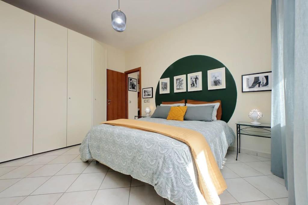 Relax With 2 Balconies - 2 Bedroom Flat, 3rd Floor With Lift, High Comfort, Quite, A Walk From Urban Train Station Gemelli And Metro A Stops Battistini & Cornelia Connecting To Center In 20 Minutes, 2 Steps From Bus Stop, Cycle Path, Groceries Roma