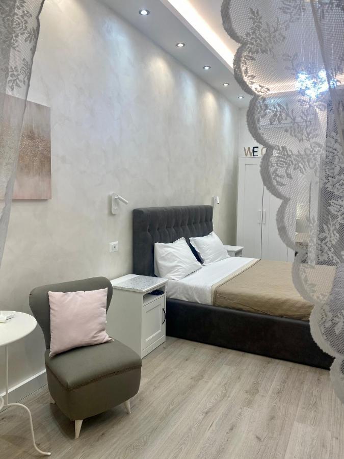 Apartment Close To The Coloseum, 2 Minutes Walk From Metro A *