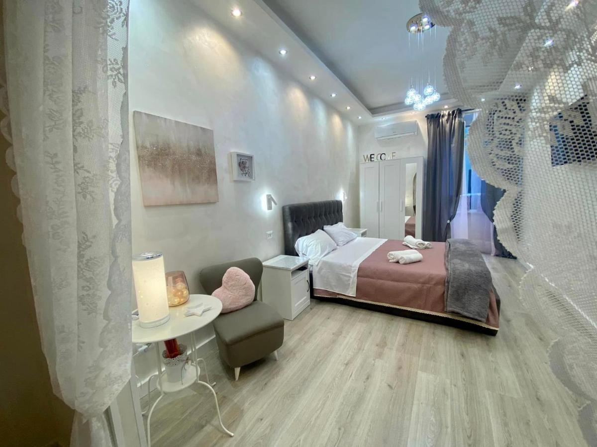 Apartment Close To The Coloseum, 2 Minutes Walk From Metro A Rom