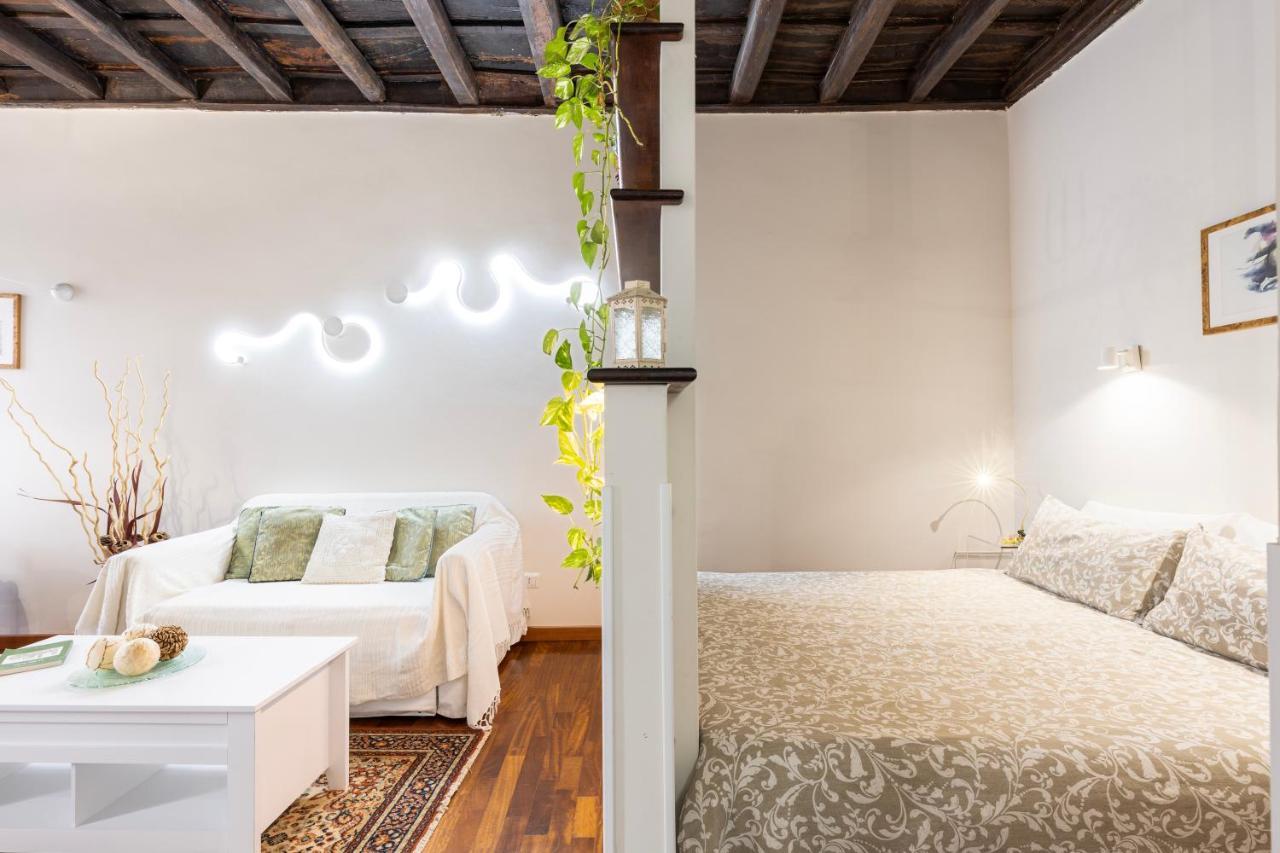 Trastevere House With Balcony,quiet New Roma