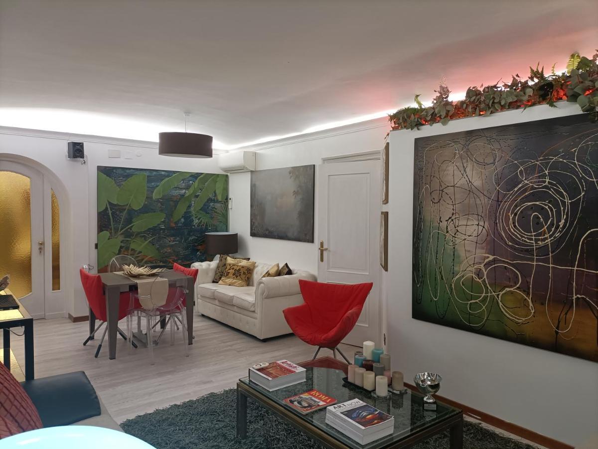 Contemporary Art By Spanish Step Roma