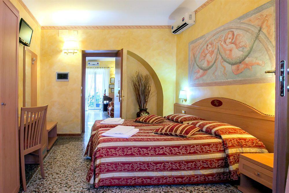 Legends Albergue *