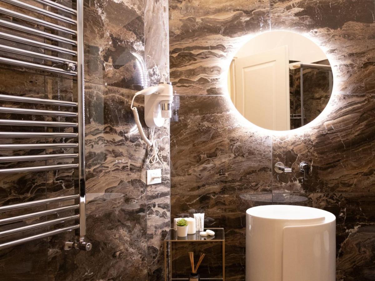 The Rent - Elegant Five-bedrooms Near Colosseo * Rome