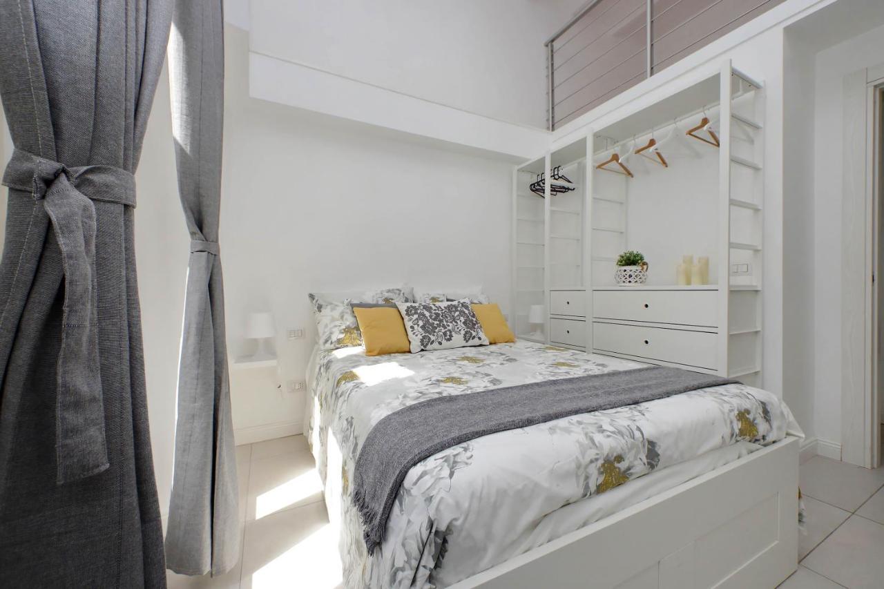 Castro Pretorio -1st Floor Of Historic Mansion With Lift, Comfortable, Baby Friendly, Bike Parking, Quiet And Guarded Area In Front Of Officers Headquarters 5 Minutes Walk From Termini Railway & Metro Station - Genuine Guest Care In 4 Lang Rom