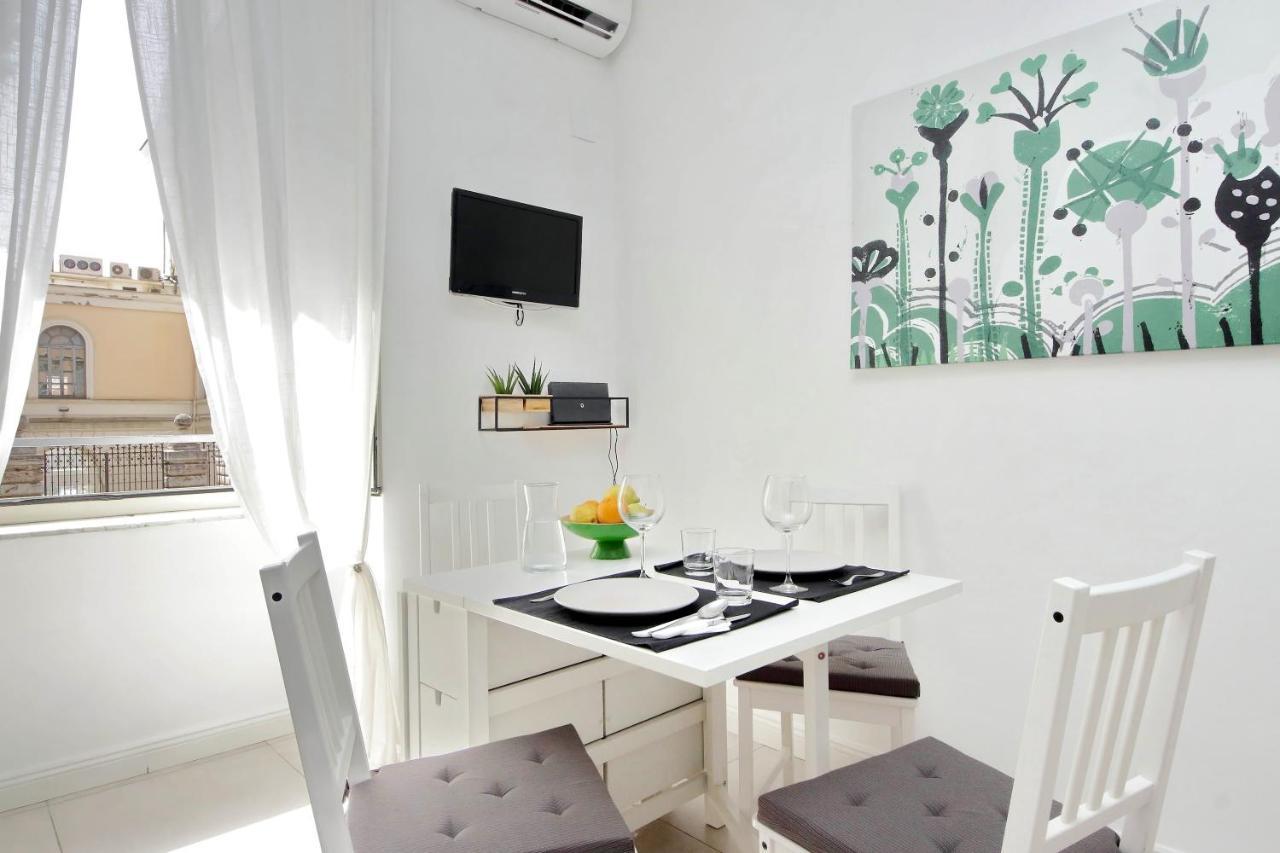 Castro Pretorio -1st Floor Of Historic Mansion With Lift, Comfortable, Baby Friendly, Bike Parking, Quiet And Guarded Area In Front Of Officers Headquarters 5 Minutes Walk From Termini Railway & Metro Station - Genuine Guest Care In 4 Lang * Roma