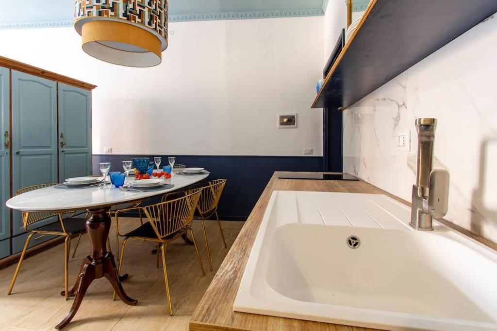 Rasella44, Blu * Rome