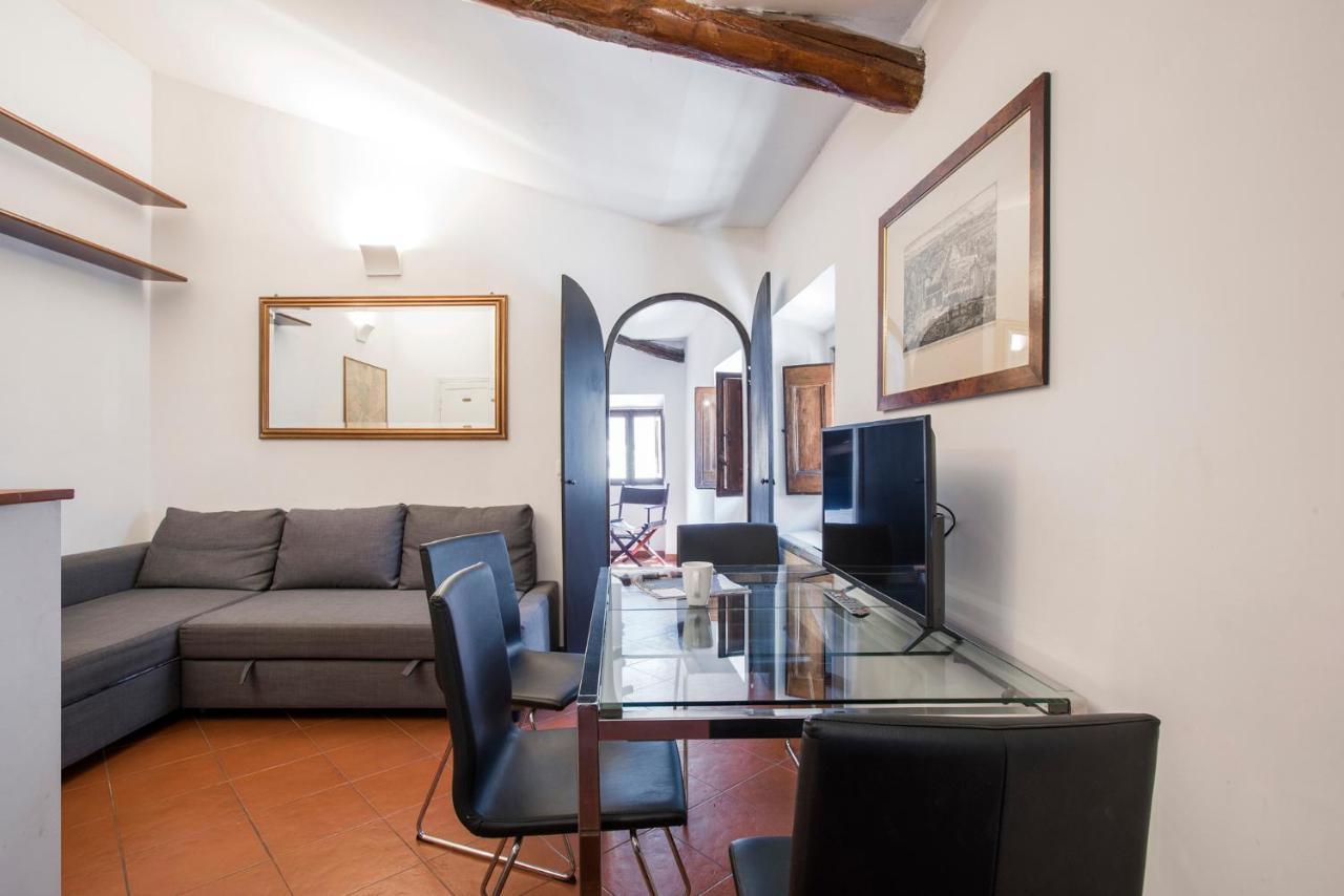 Apartment Savelli Attic Rom