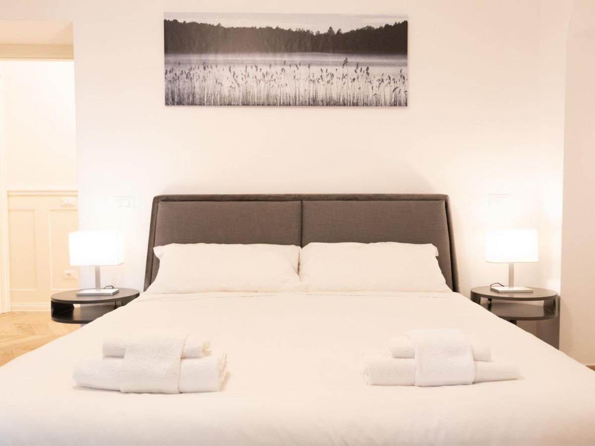 The Rent - Elegant Five-bedrooms Near Colosseo Apartment *