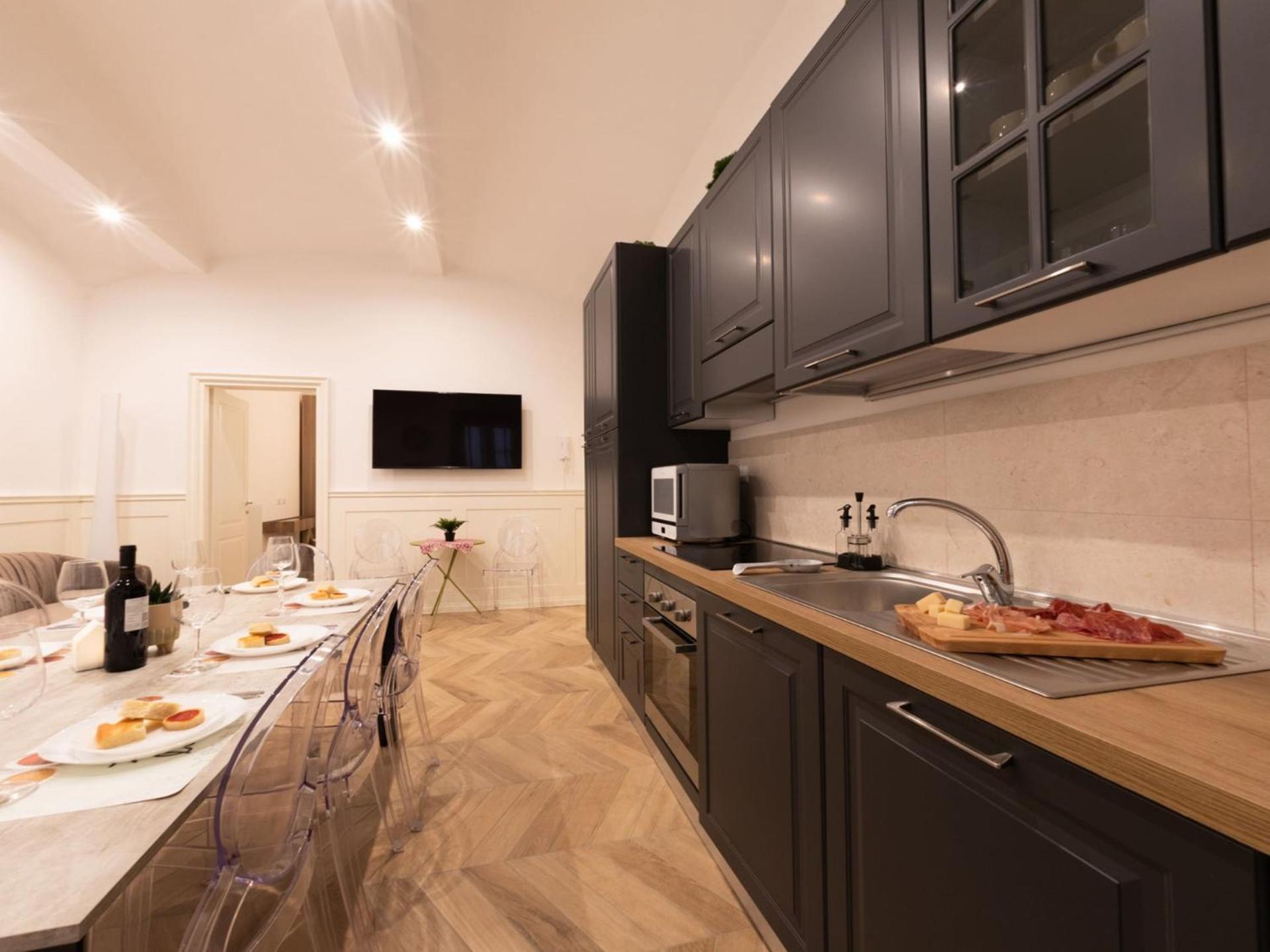 The Rent - Elegant Five-bedrooms Near Colosseo
