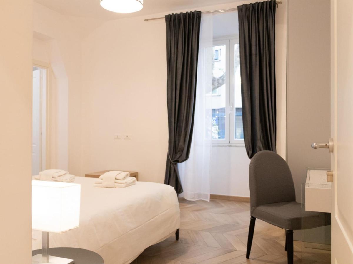 The Rent - Elegant Five-bedrooms Near Colosseo Apartment Rome