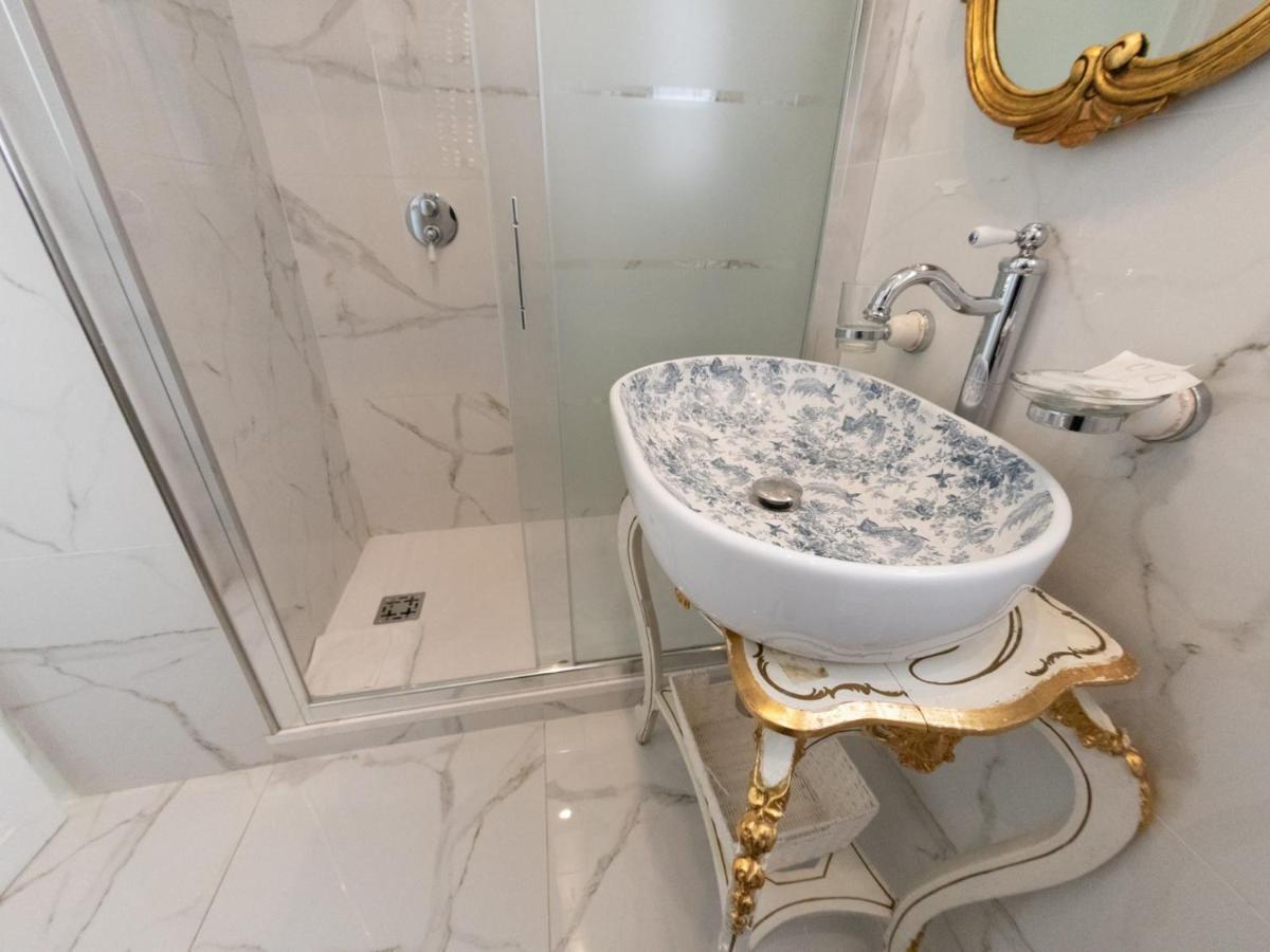 The Best Rent - Three-bedroom Close To Colosseo Apartamento *