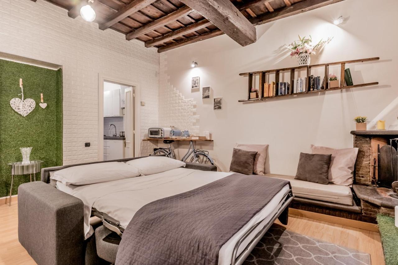Trevi Fountain Garden Apartment