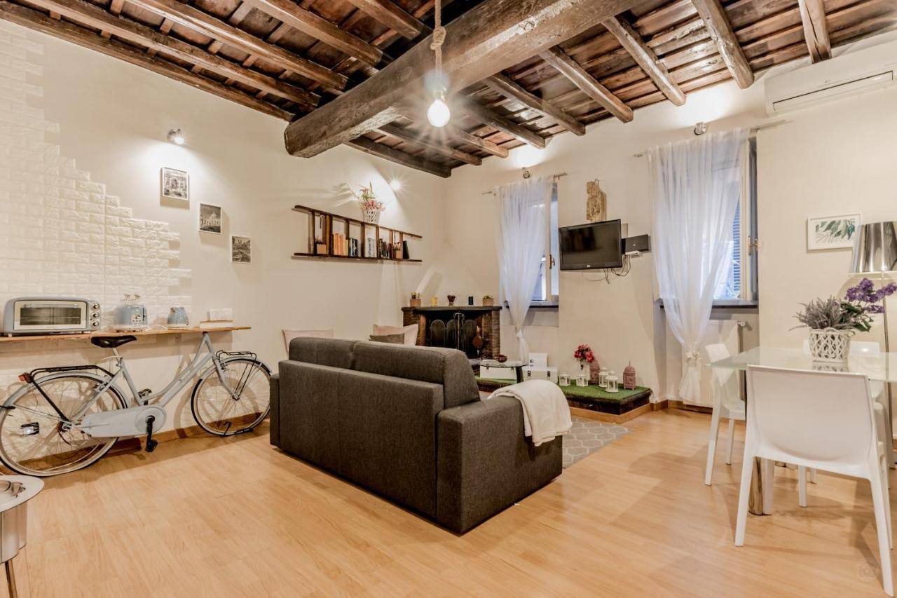 Trevi Fountain Garden Apartment *