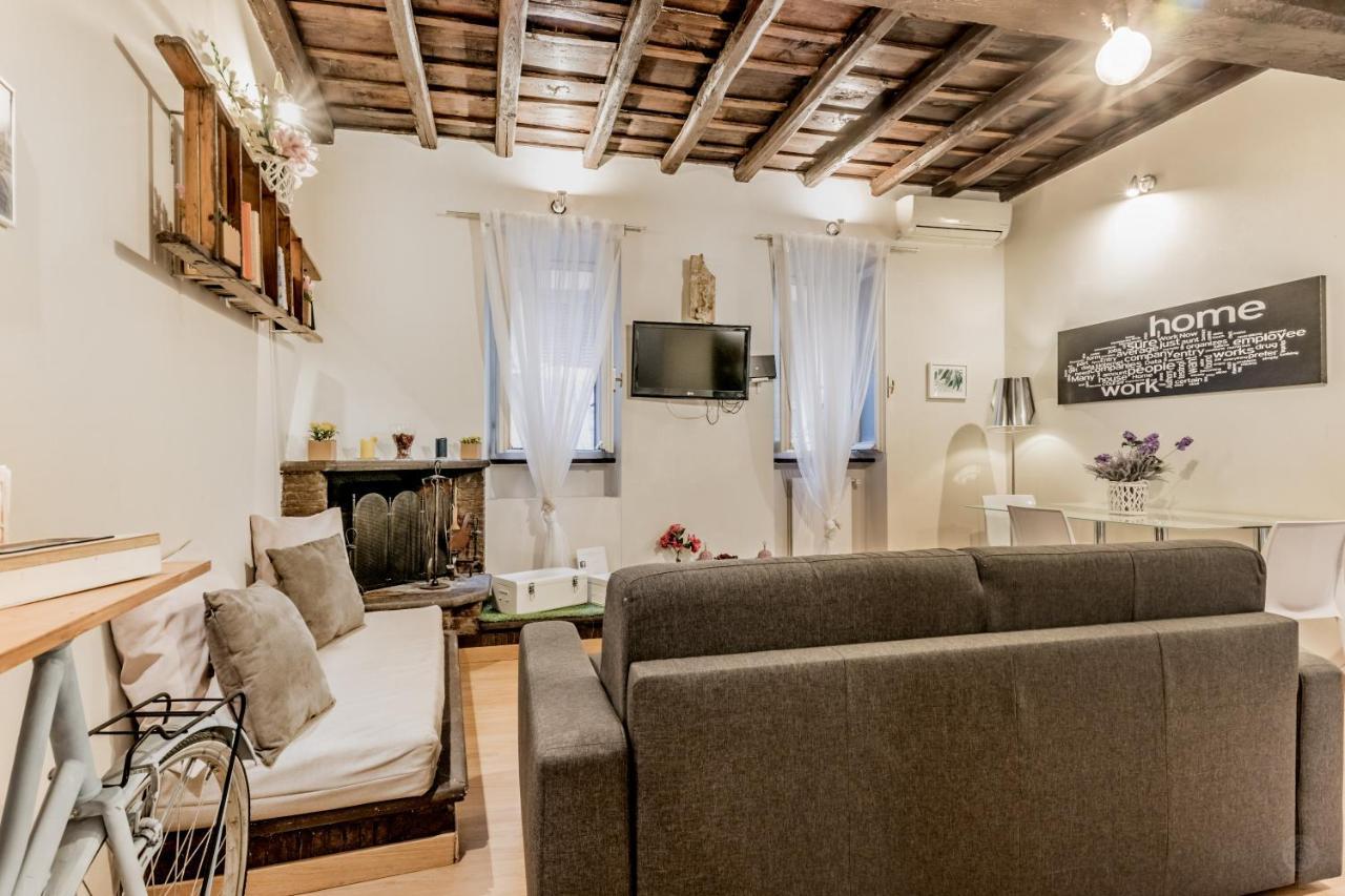 Trevi Fountain Garden Apartment