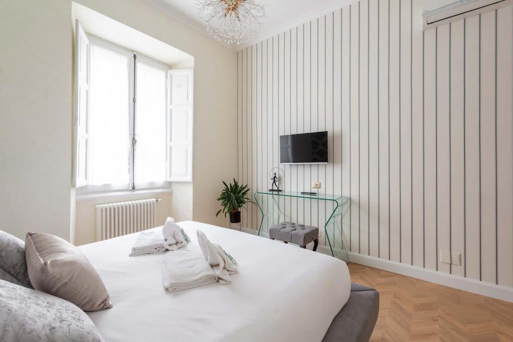 Colosseum 10steps Away, Marco Aurelio Luxury House Apartment Rom