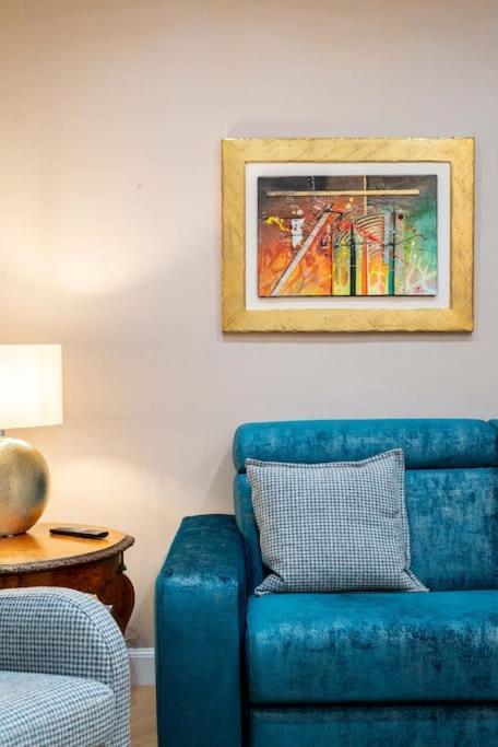 Apartment Colosseum 10steps Away, Marco Aurelio Luxury House Rom