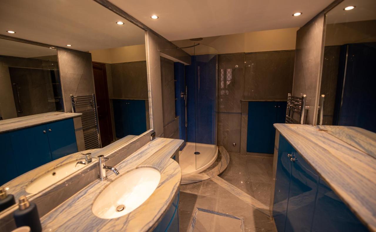 Anna Trevi 52 Luxury Apartamento Roma
