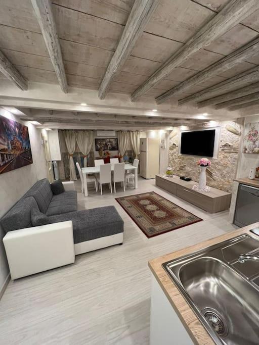 Historic Center, 800 Meters From The Trevi Fontain Apartamento
