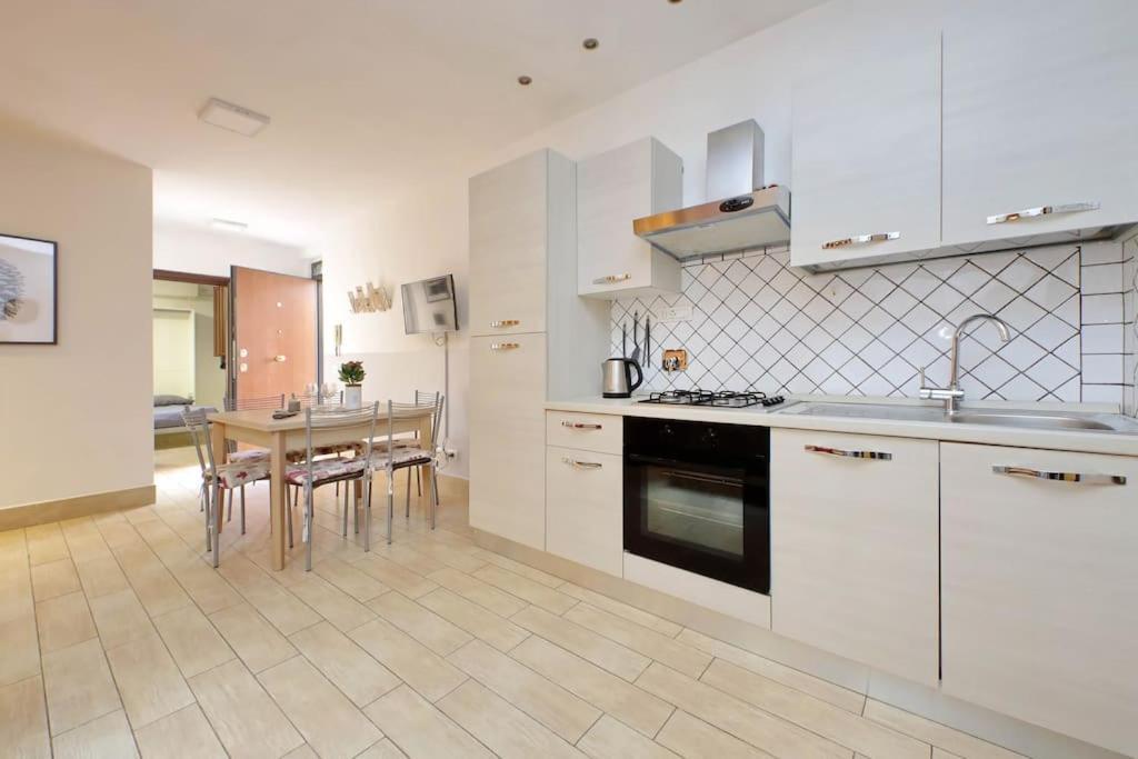 Apartment Vatican Flat Spacious Cozy With Court