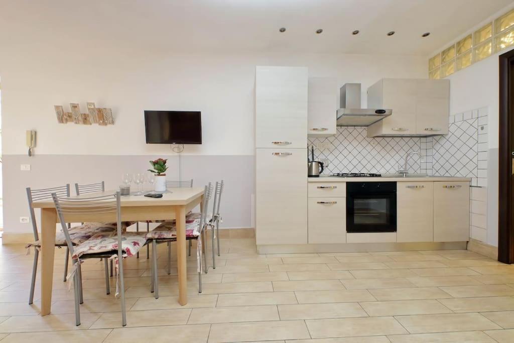 Vatican Flat Spacious Cozy With Court Apartamento *