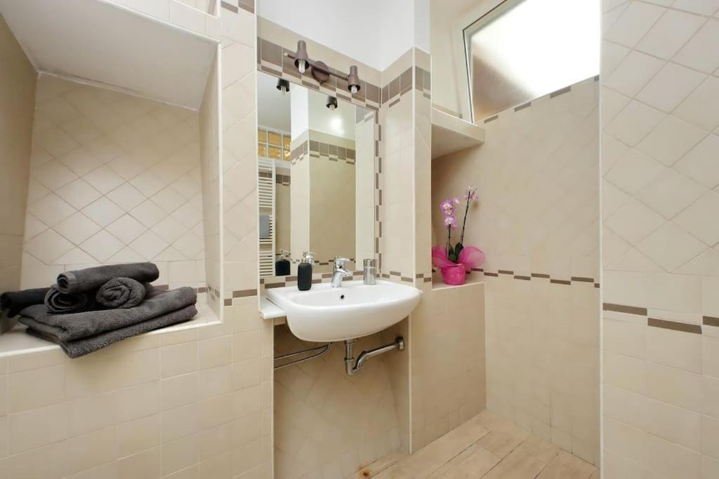 Vatican Flat Spacious Cozy With Court Apartamento