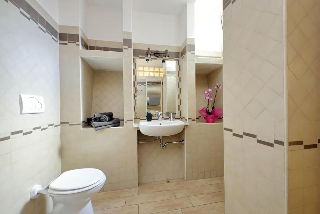 Vatican Flat Spacious Cozy With Court Apartment
