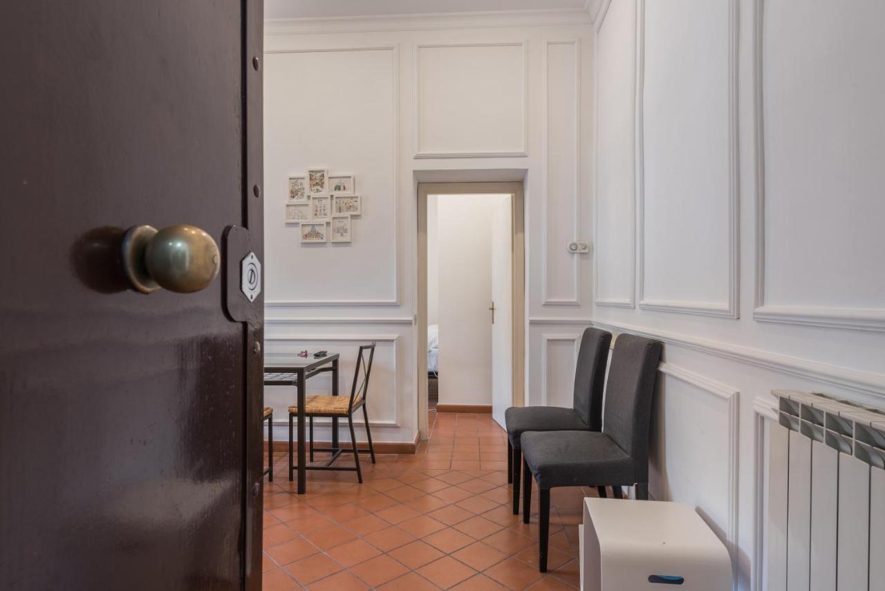 Joivy Trevi Fountain's Relais Roma