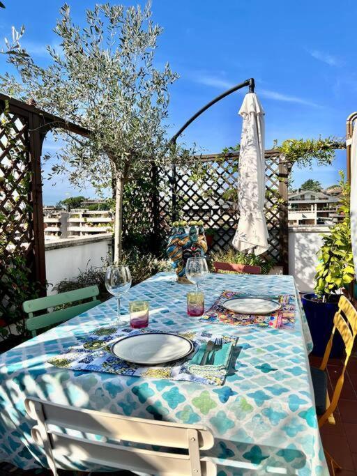 Lovely Mid-century With Stunning Terrace Apartamento Roma