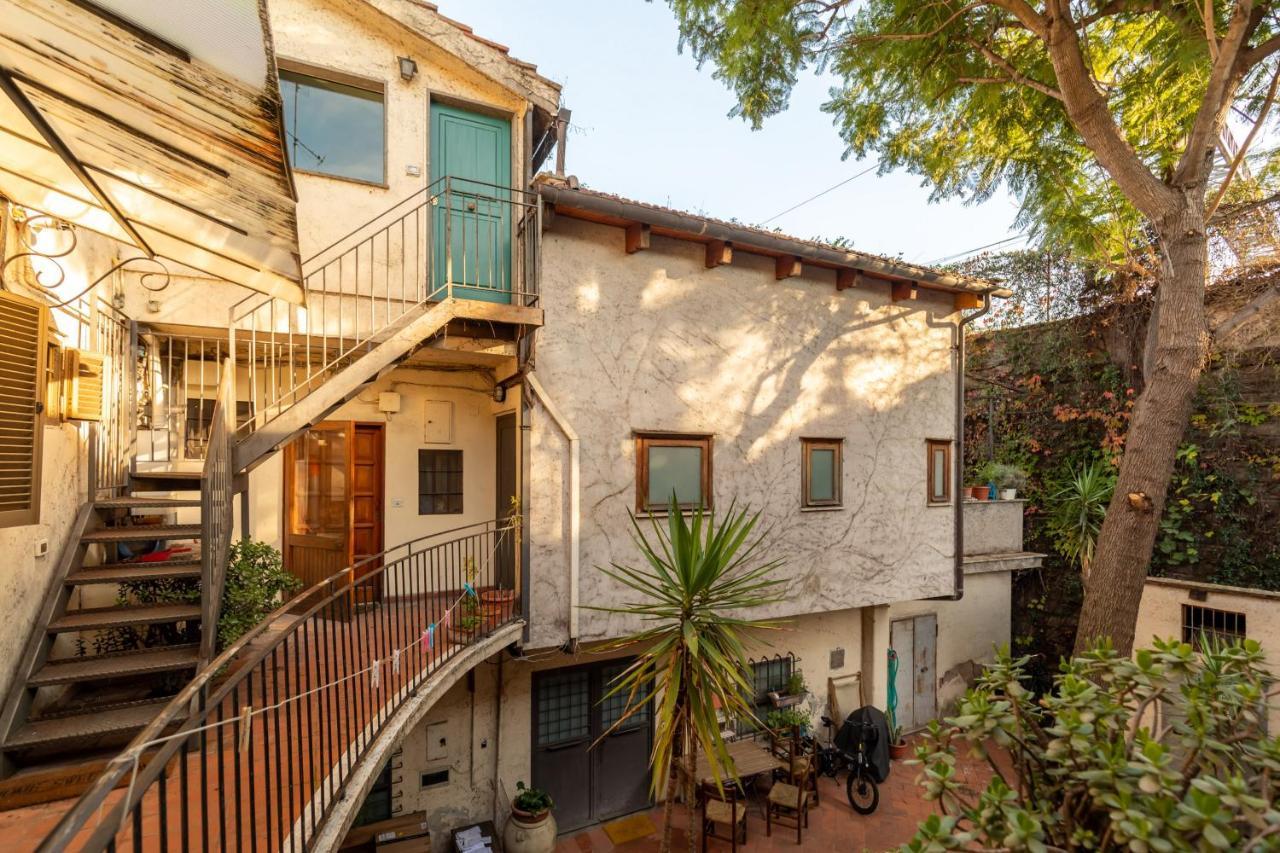 Bright And Comfy Terraced In Trastevere