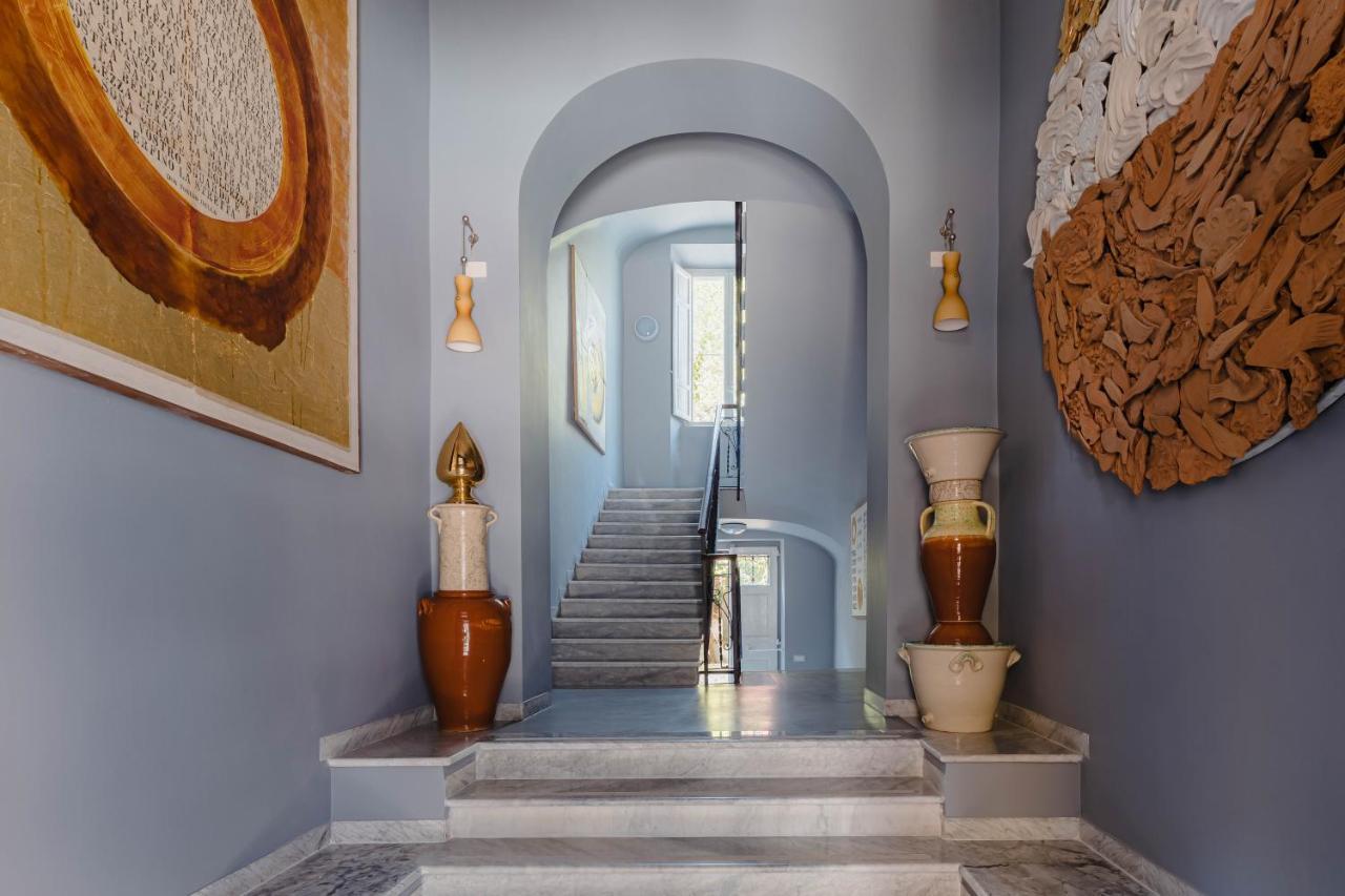 Tarshito Gallery House