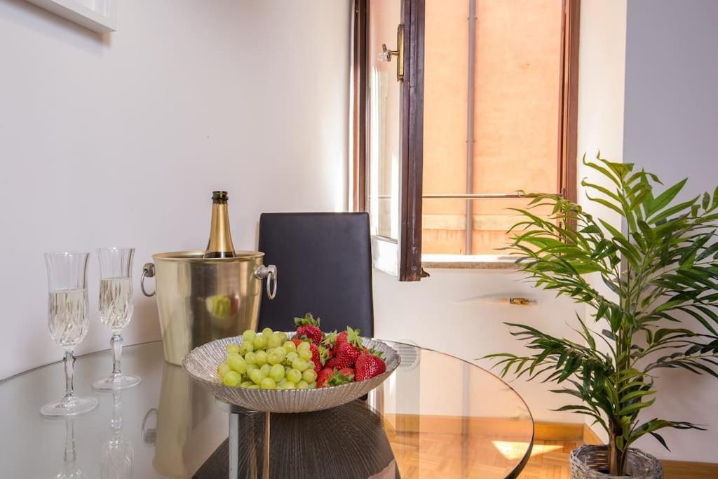 Girolamo's Jacuzzi Place Apartamento *