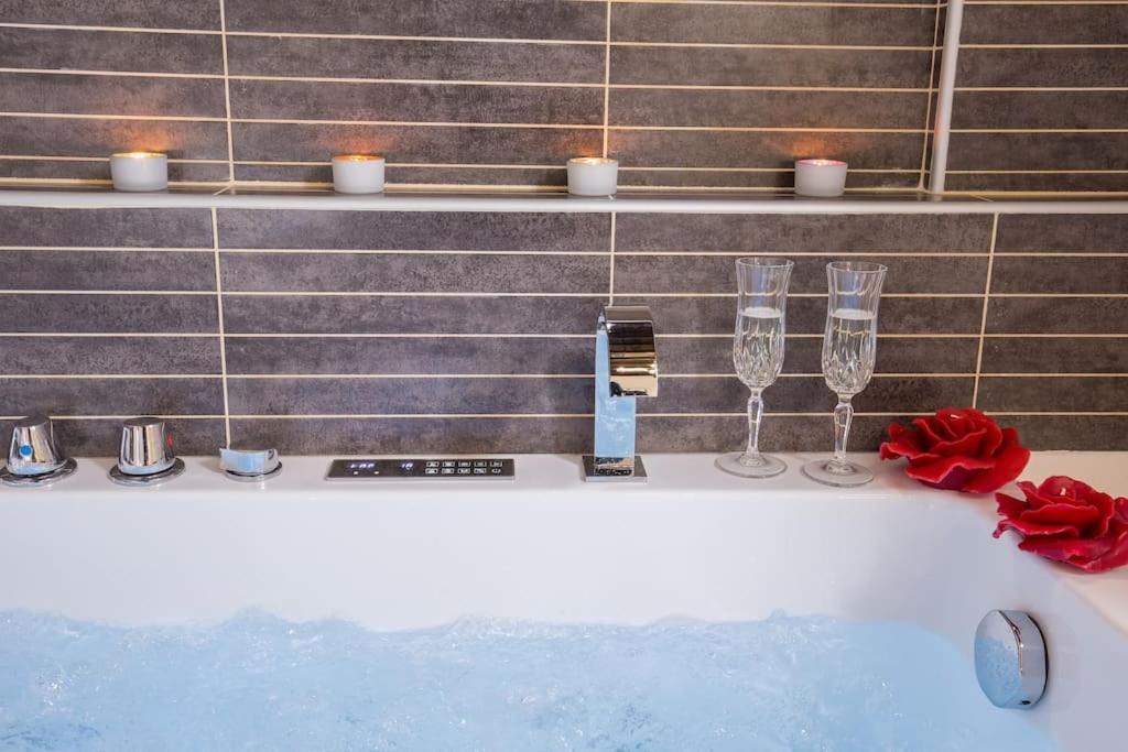 Girolamo's Jacuzzi Place Apartamento
