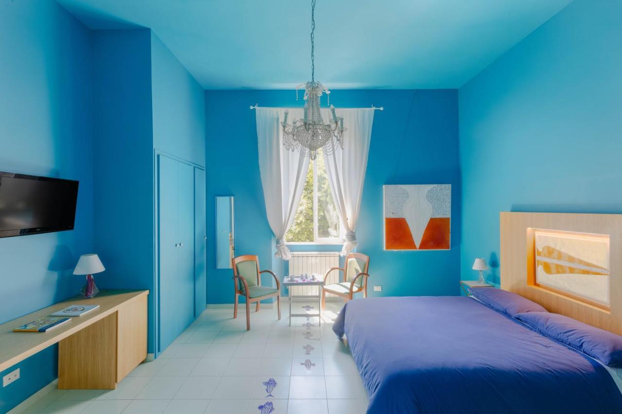 Tarshito Gallery House